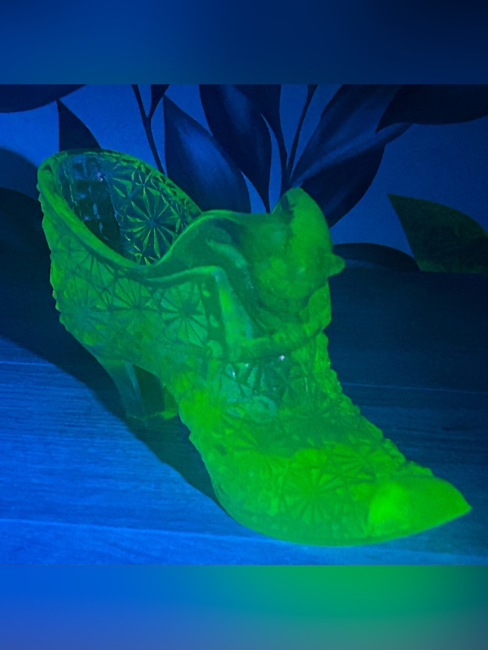 Vintage Fenton Uranium Glass Daisy Button Cat Head Shoe